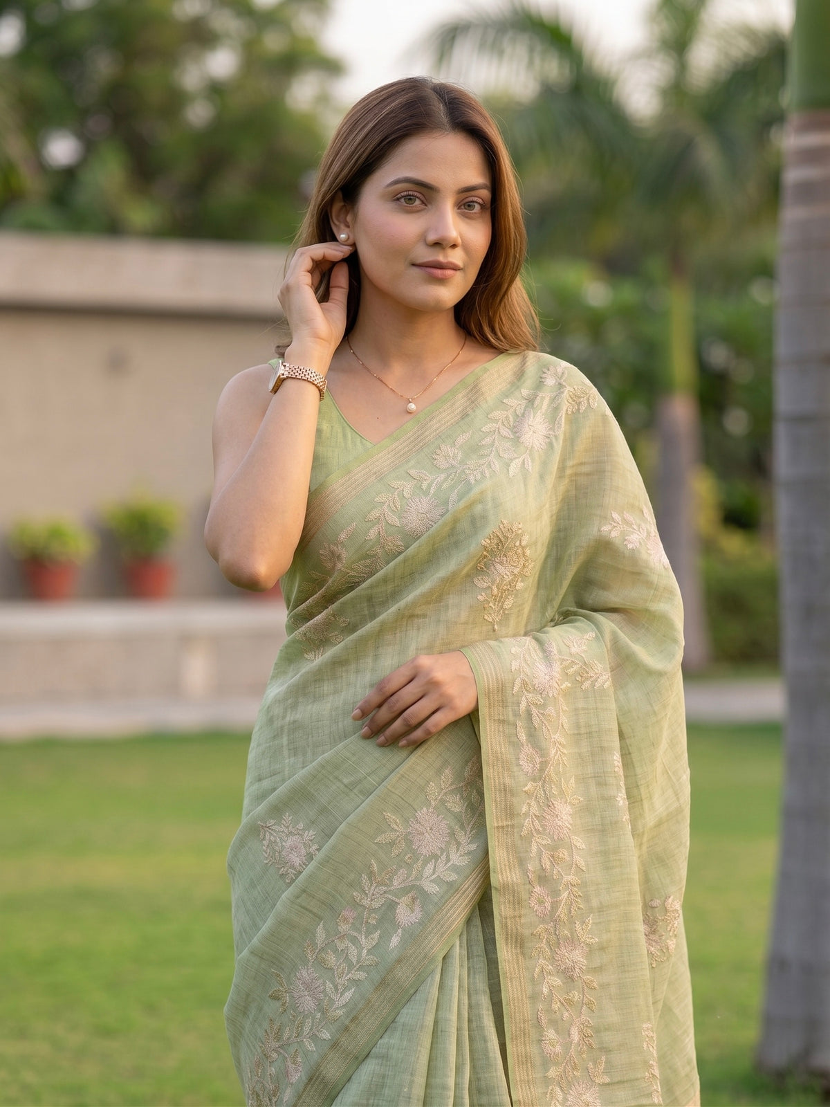 Mamitha-Linen tissue saree in zari and thread work
