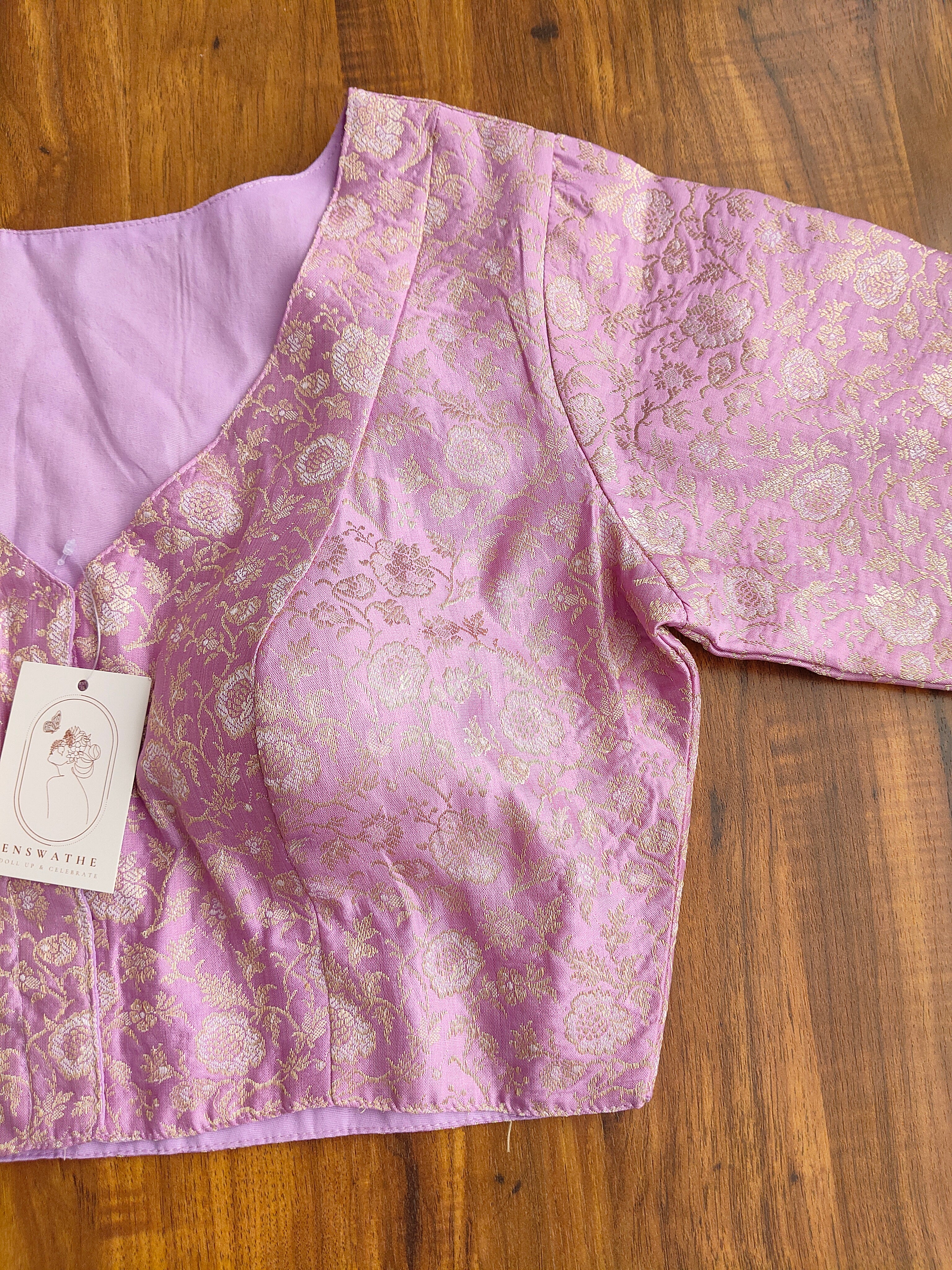 Brocade V-neck half sleeve blouse