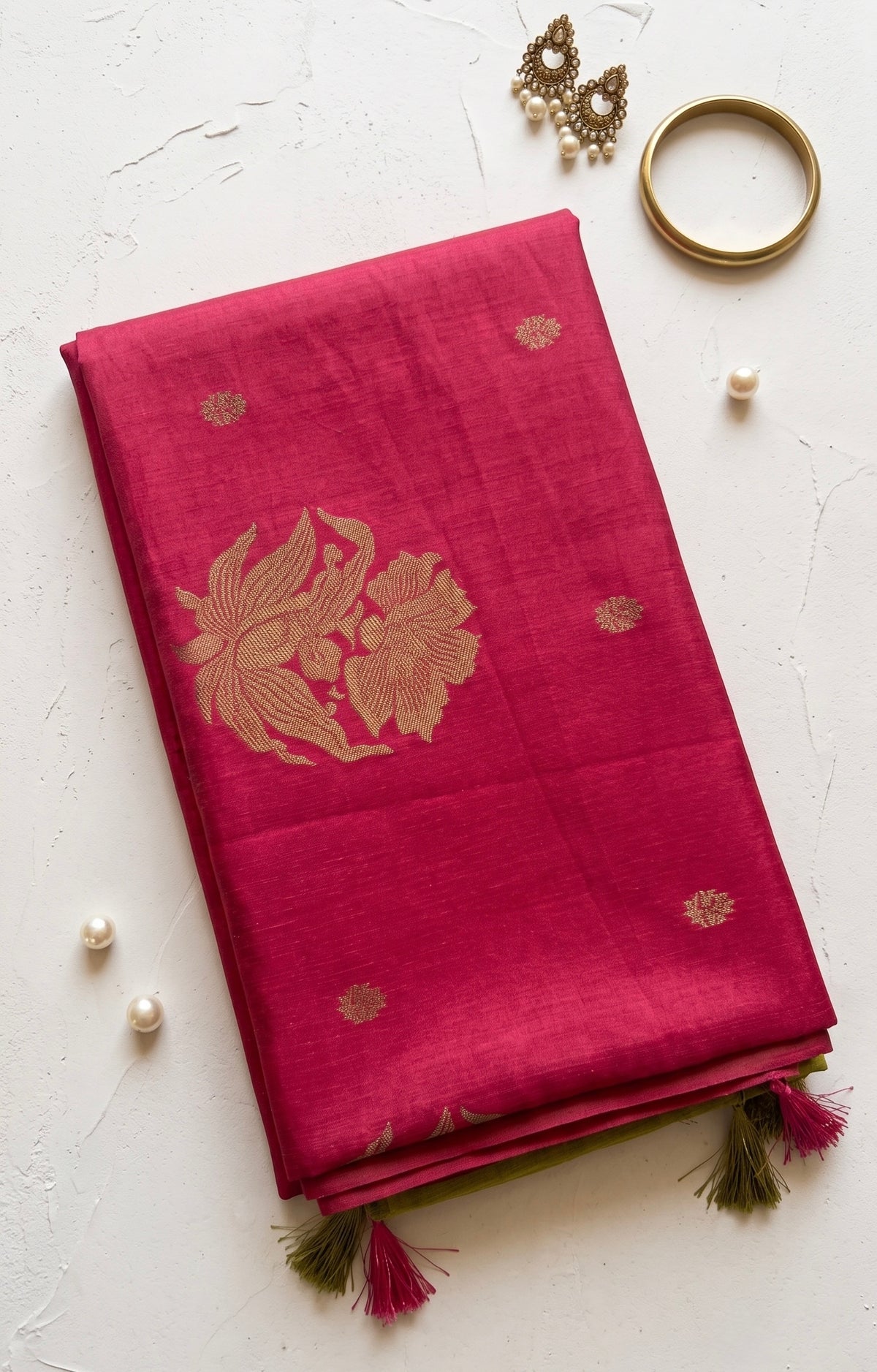 Rohini-Jute Saree with contrast pallu and floral motif border