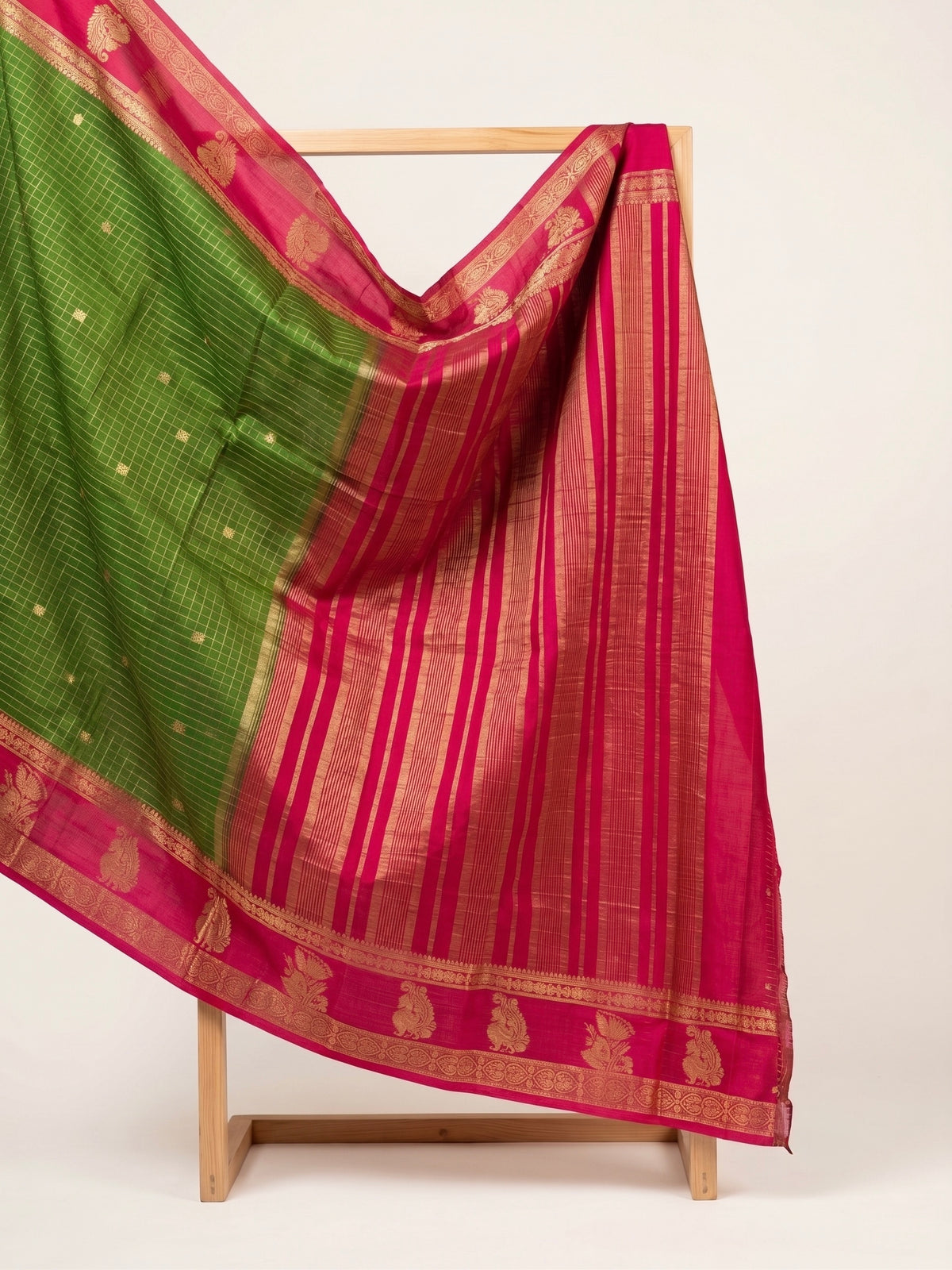 Ishani-Premium Crepe saree in double shade and checks pattern
