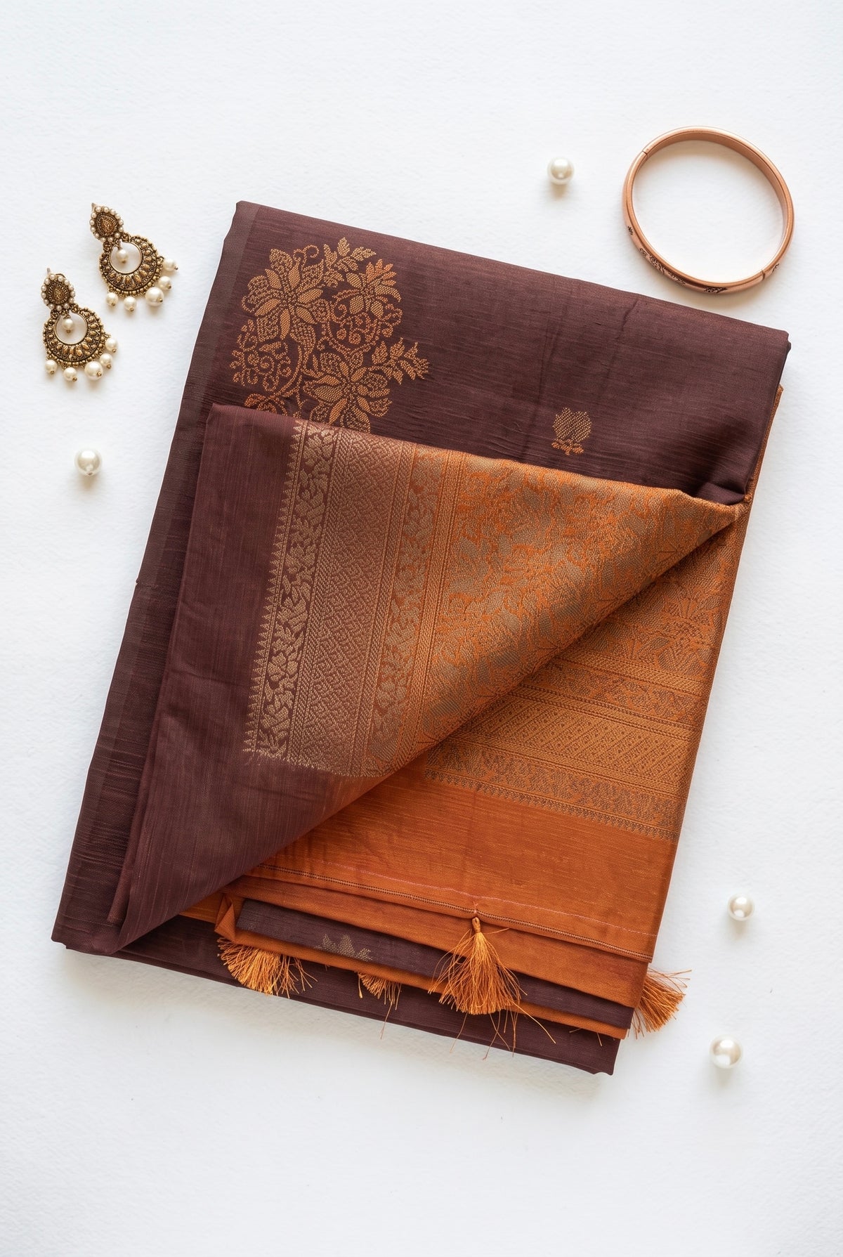 Rohini-Jute Saree with contrast pallu and floral motif border