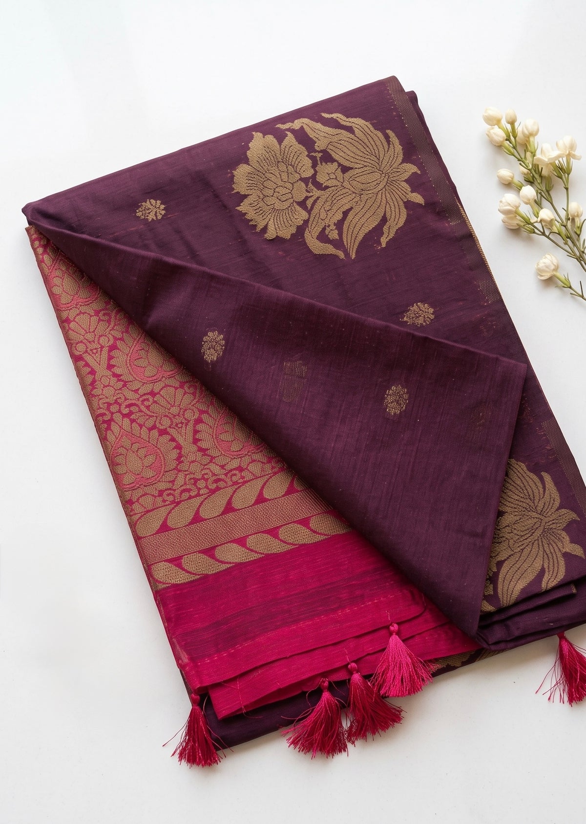 Rohini-Jute Saree with contrast pallu and floral motif border