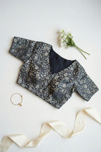 Brocade V-neck half sleeve blouse