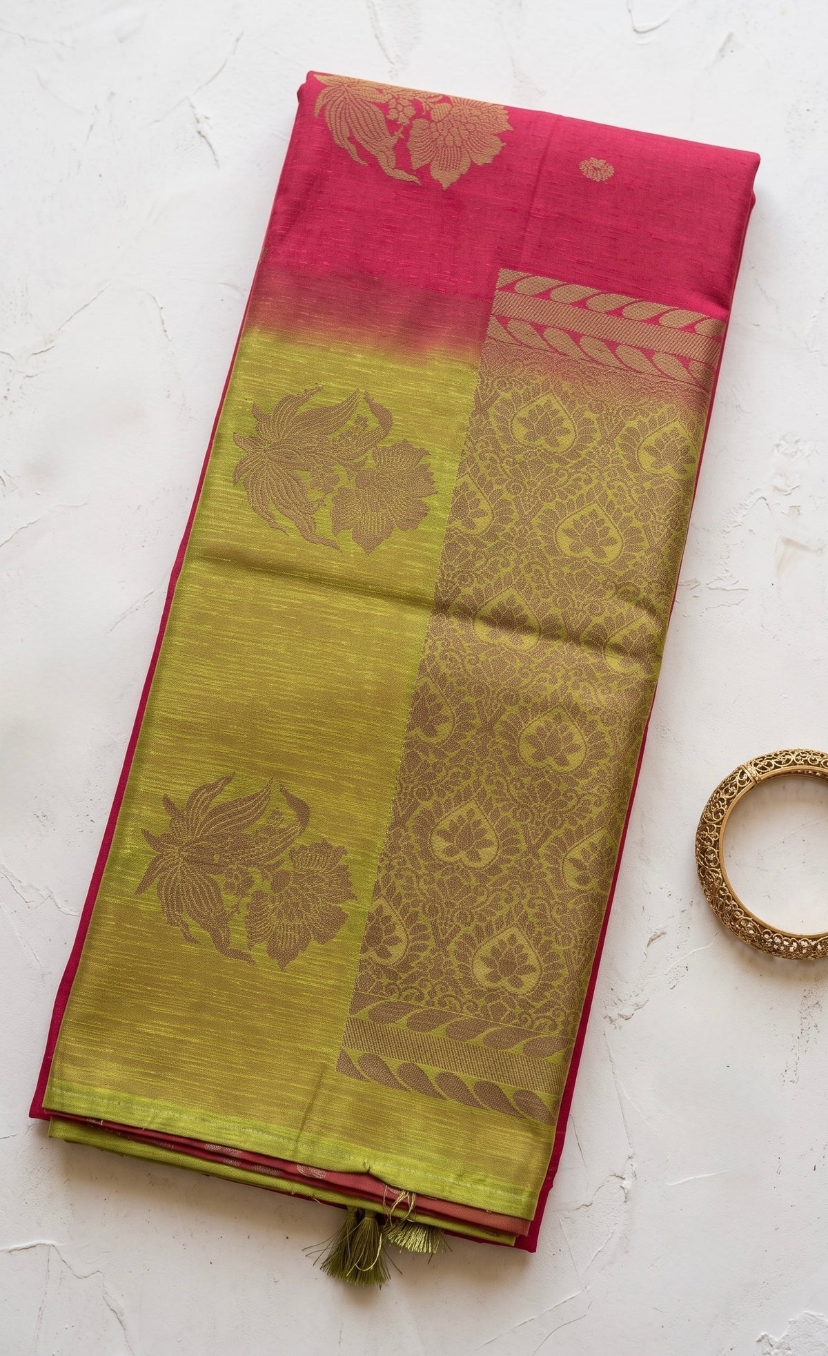 Rohini-Jute Saree with contrast pallu and floral motif border