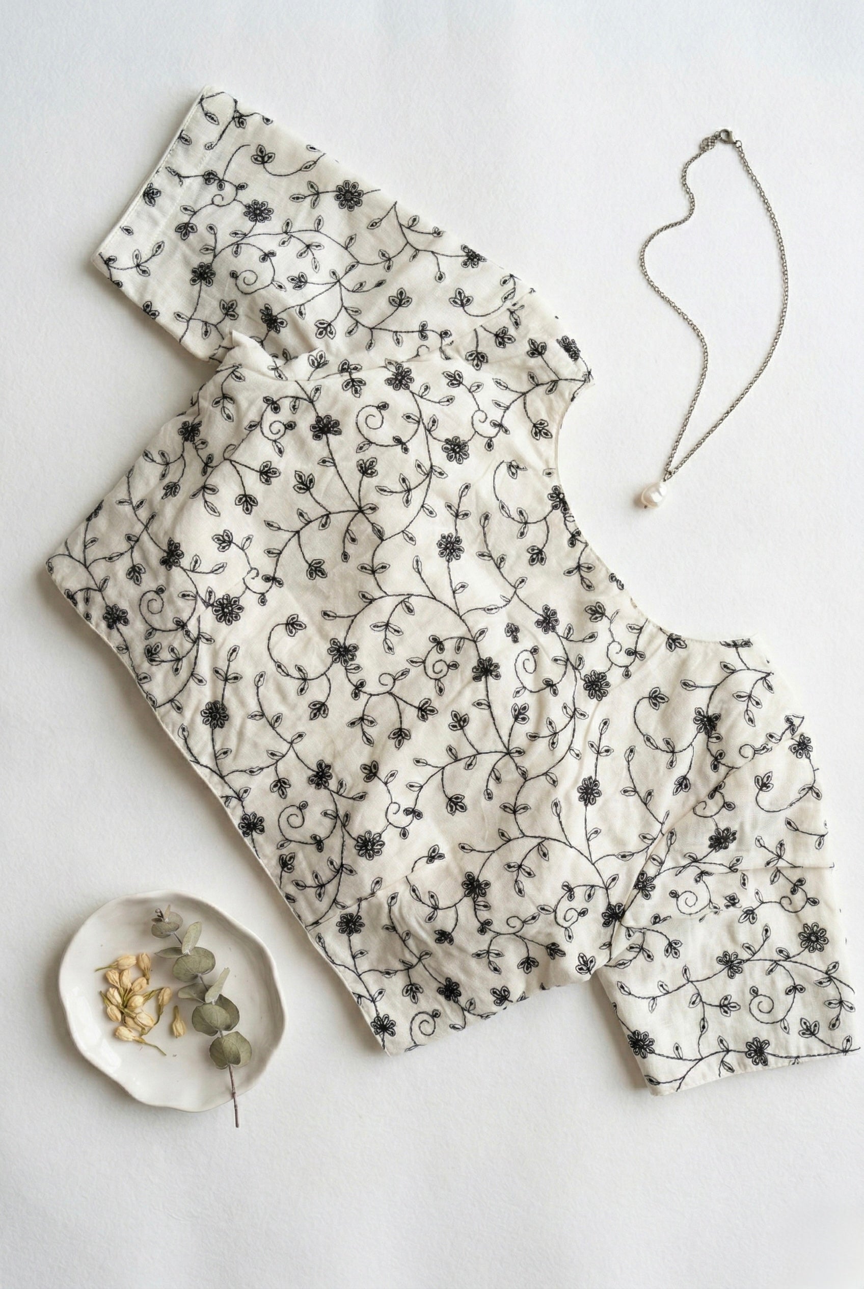 Khadi half sleeve padded blouse in floral embroidery