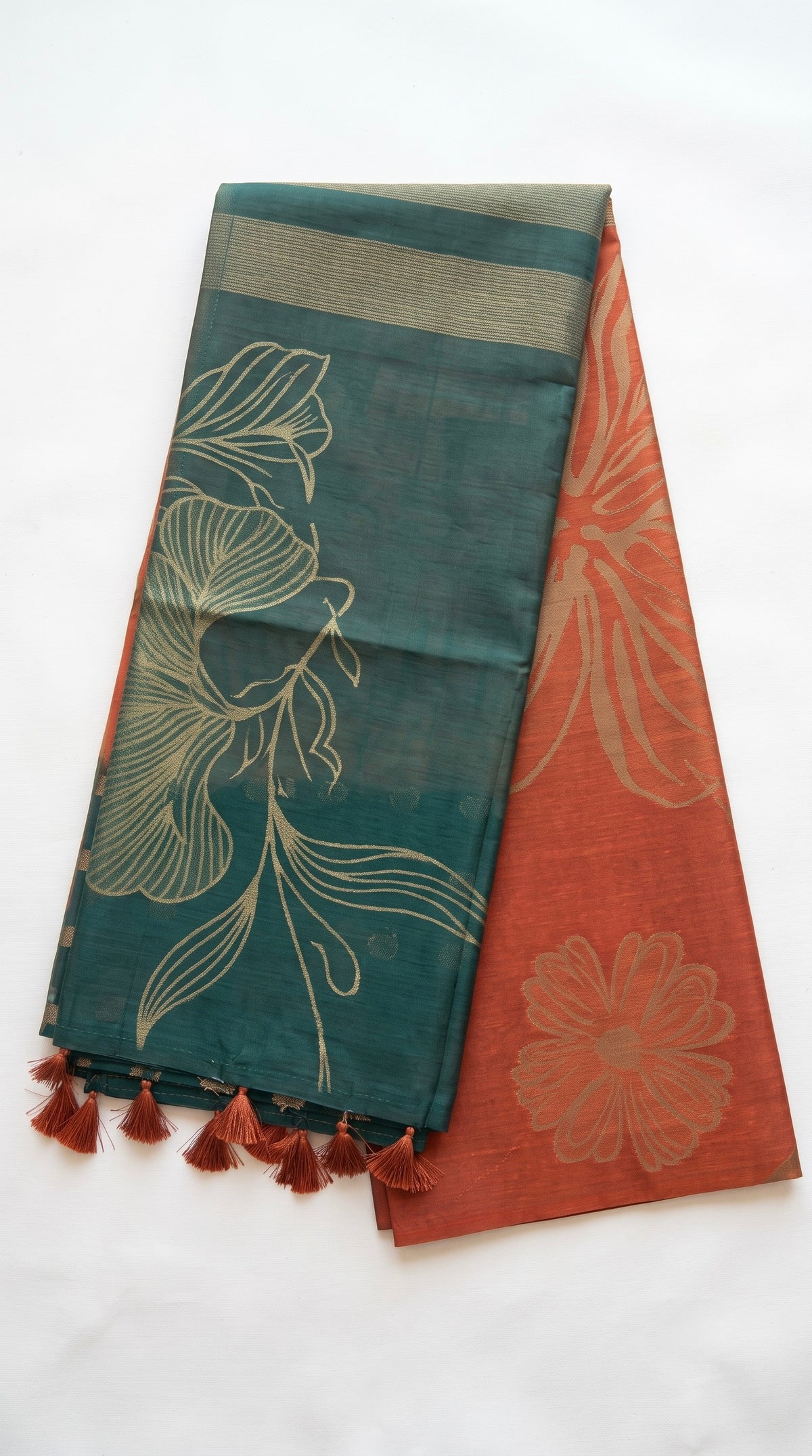Jyothi-Jute Saree with contrast pallu and large floral motifs