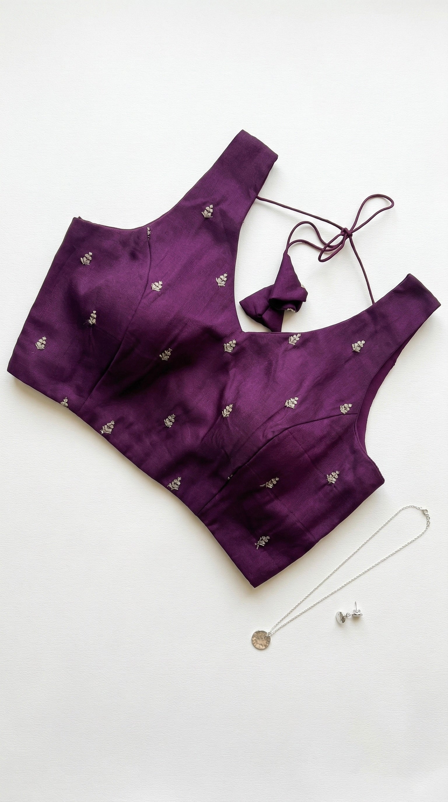 Tissue blouse with small motifs
