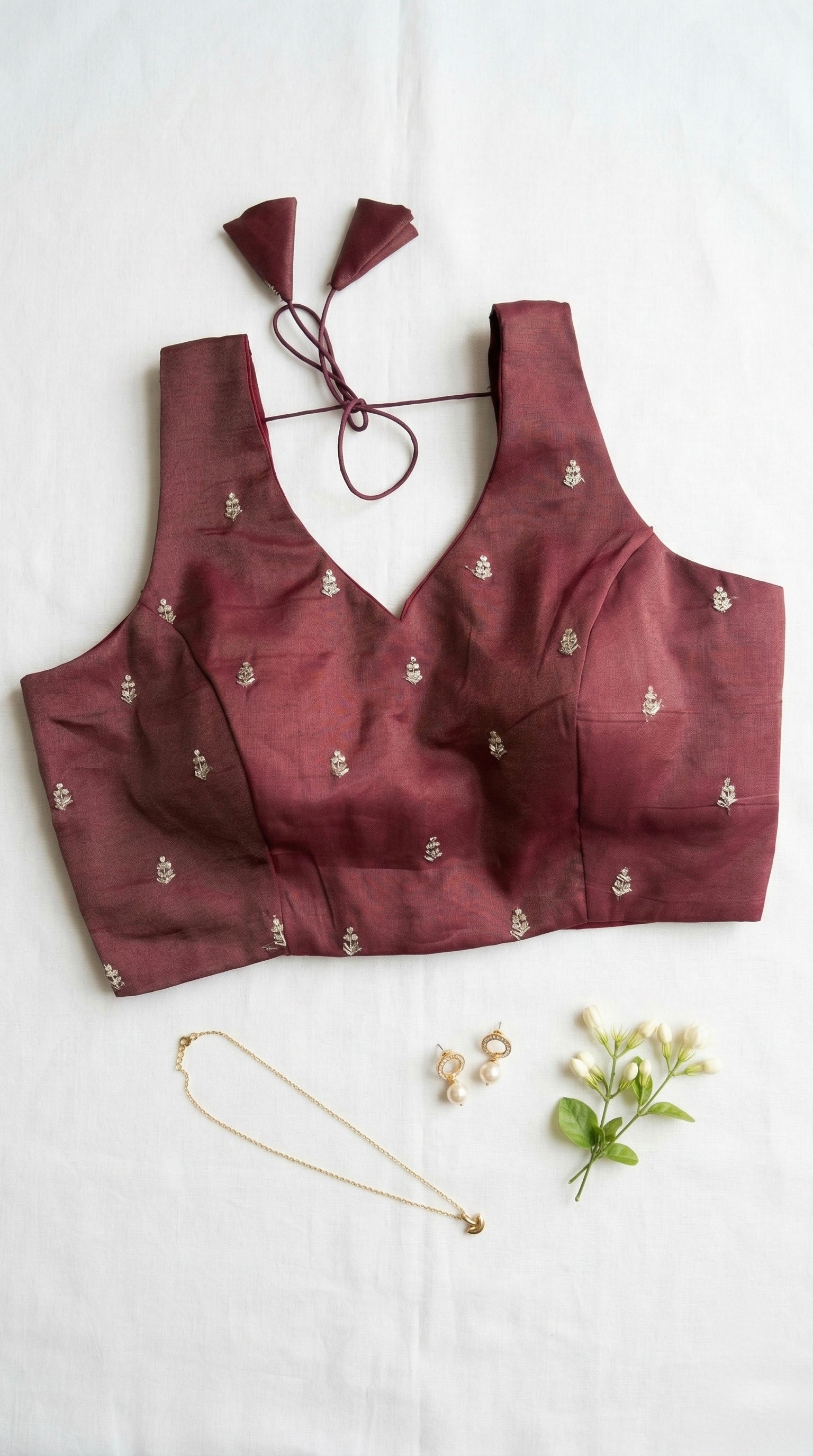 Tissue blouse with small motifs