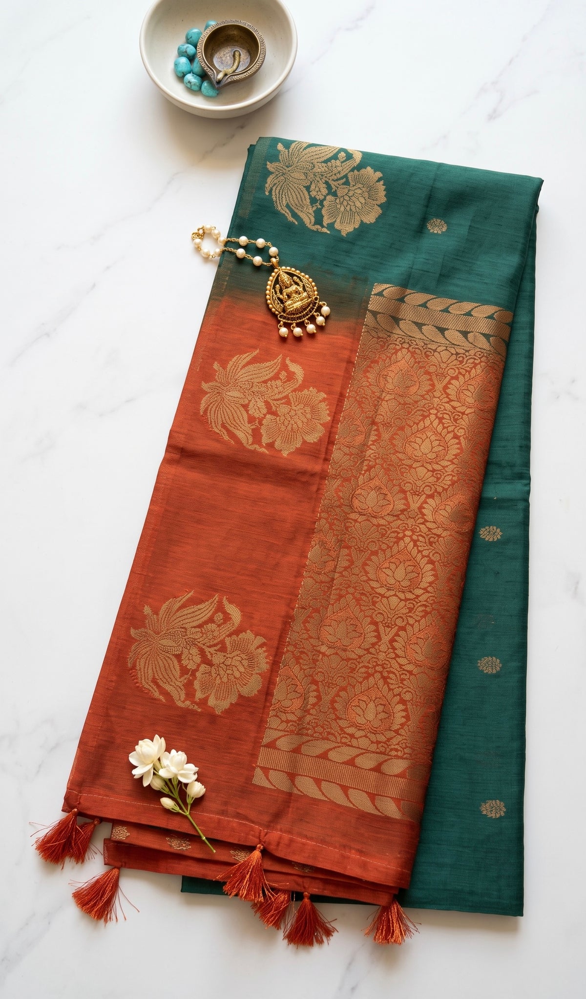 Rohini-Jute Saree with contrast pallu and floral motif border