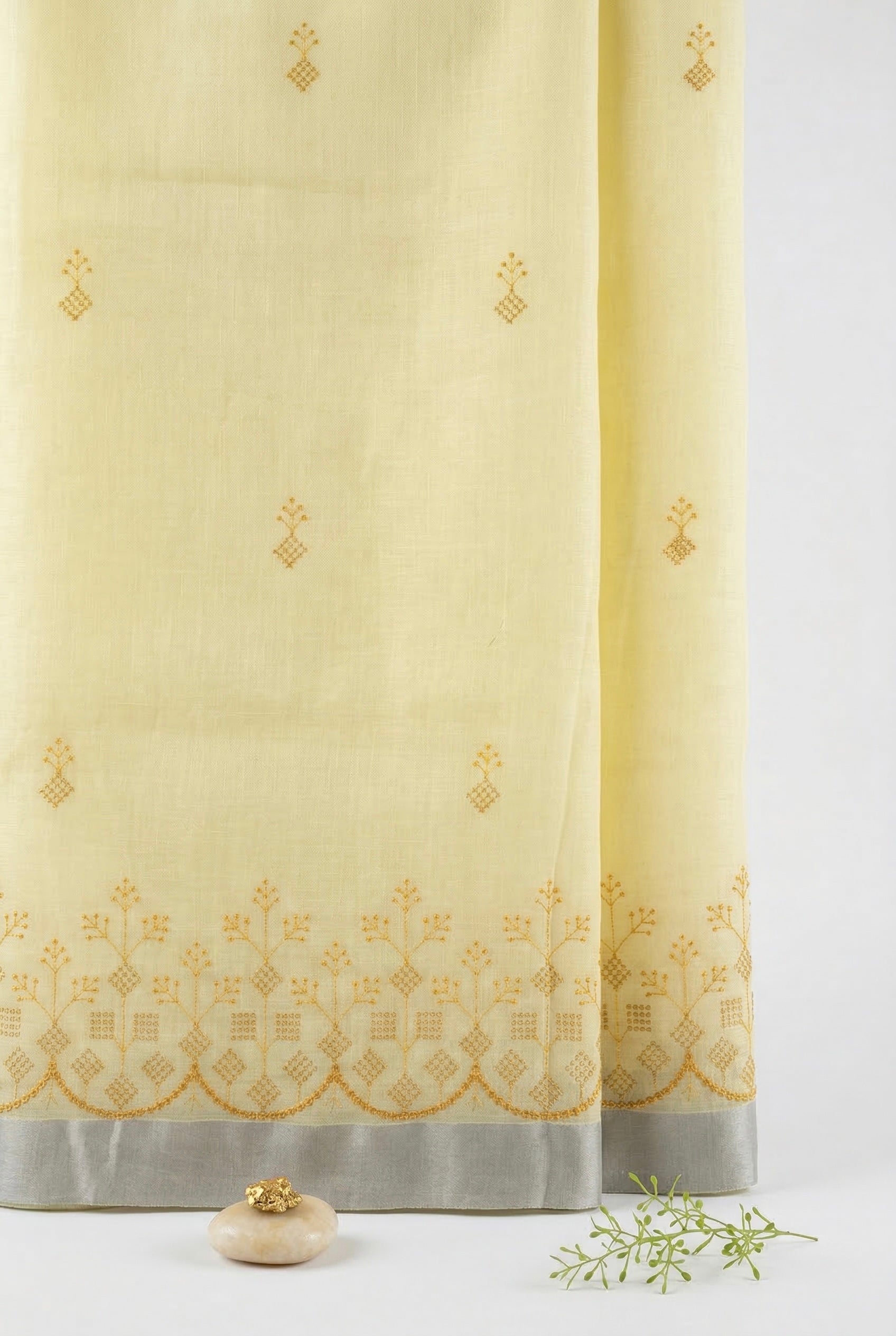 Soft linen saree with embroidered border