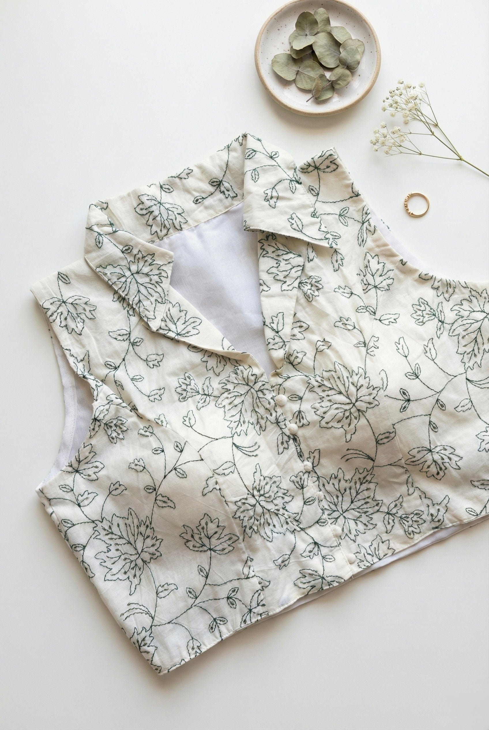 Khadi collared blouse in leaves embroidery