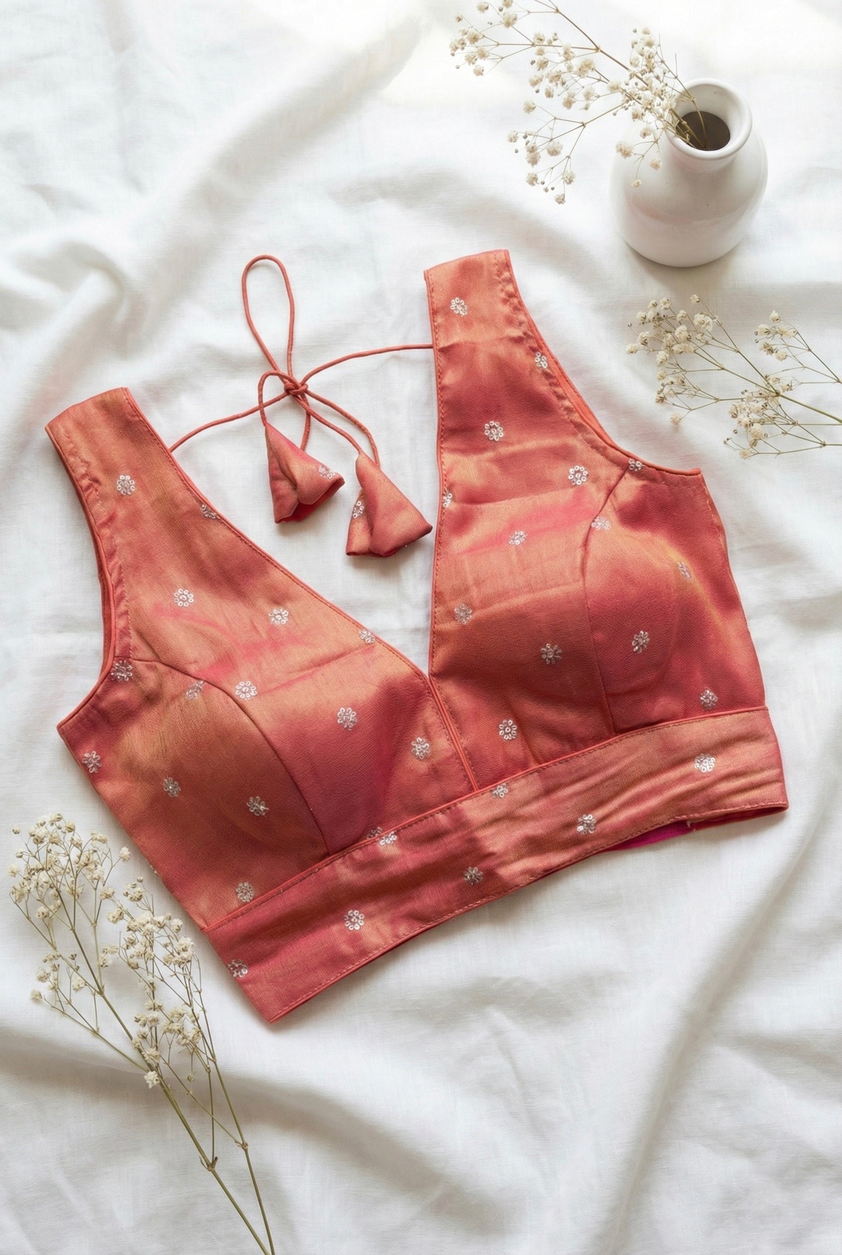 Tissue V-neck blouse with motifs