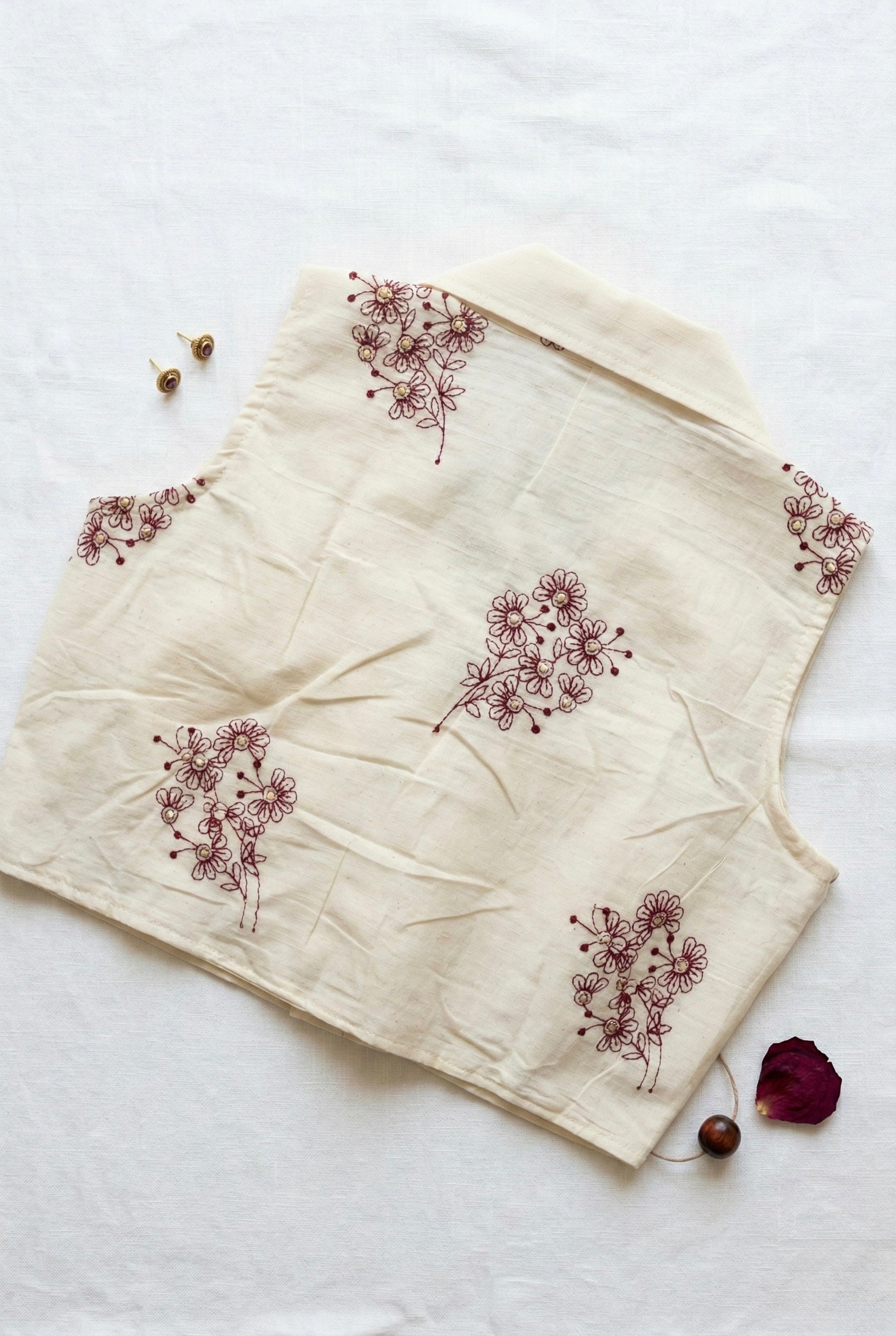Khadi collared blouse in floral embroidery