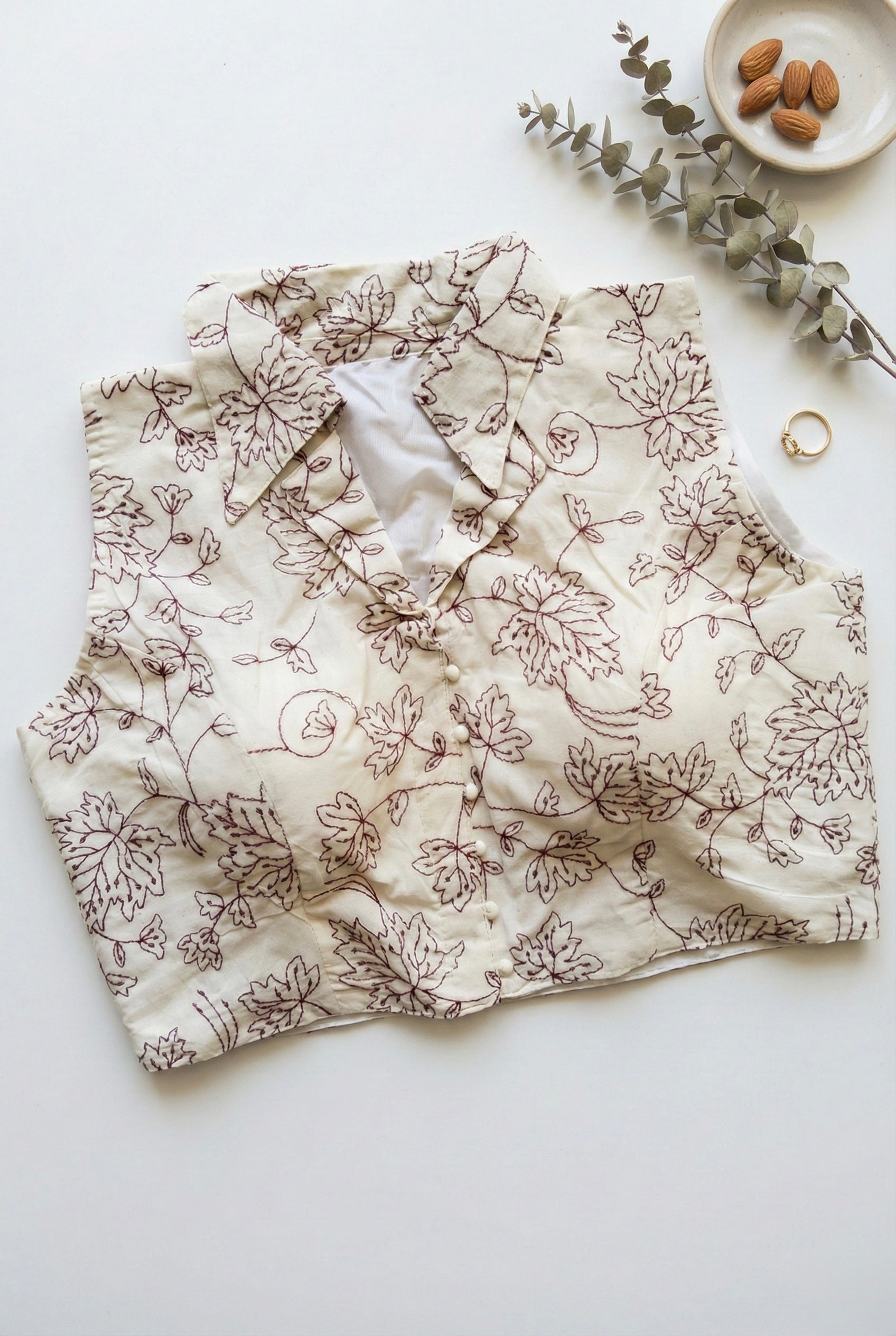 Khadi collared blouse in leaves embroidery