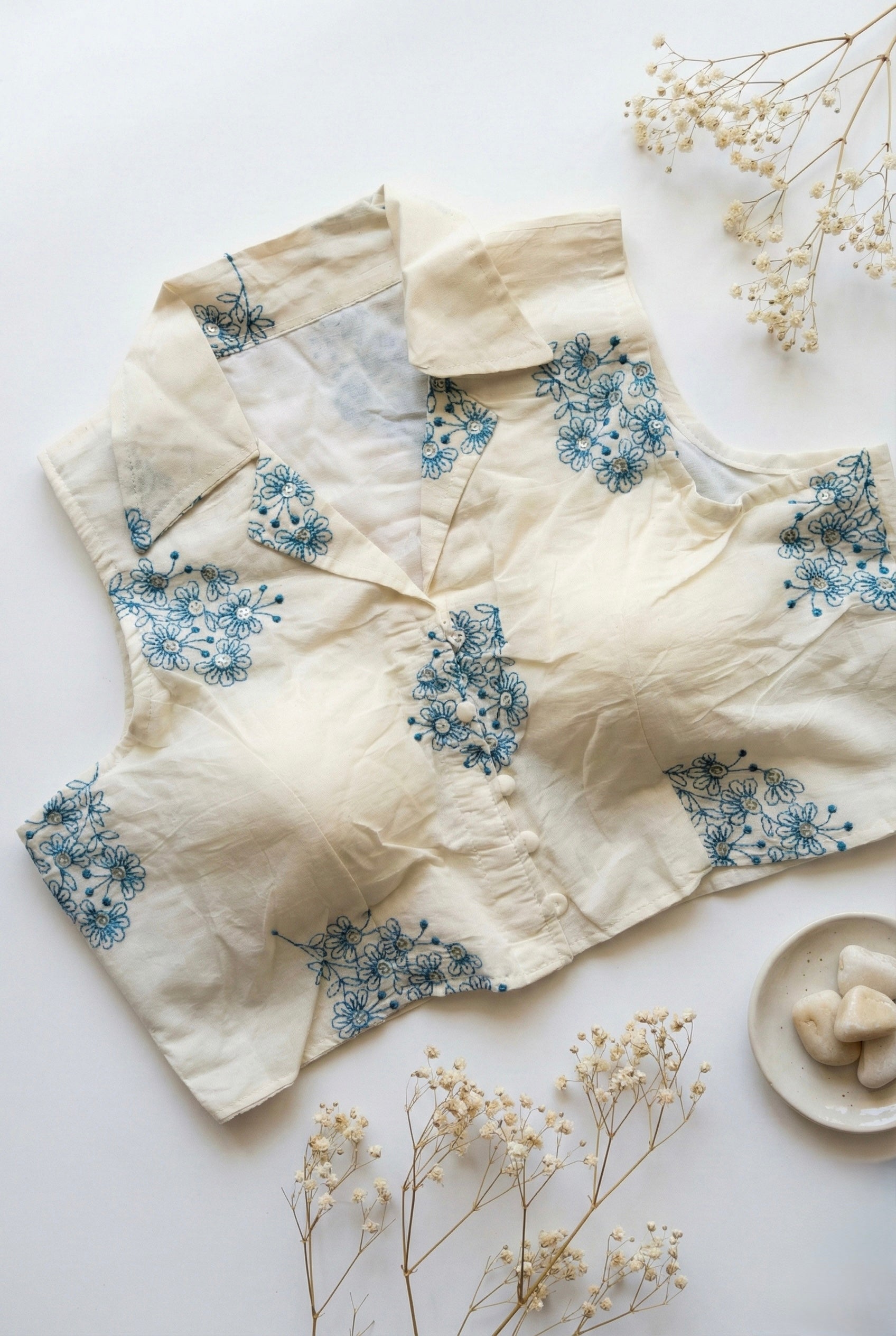 Khadi collared blouse in floral embroidery