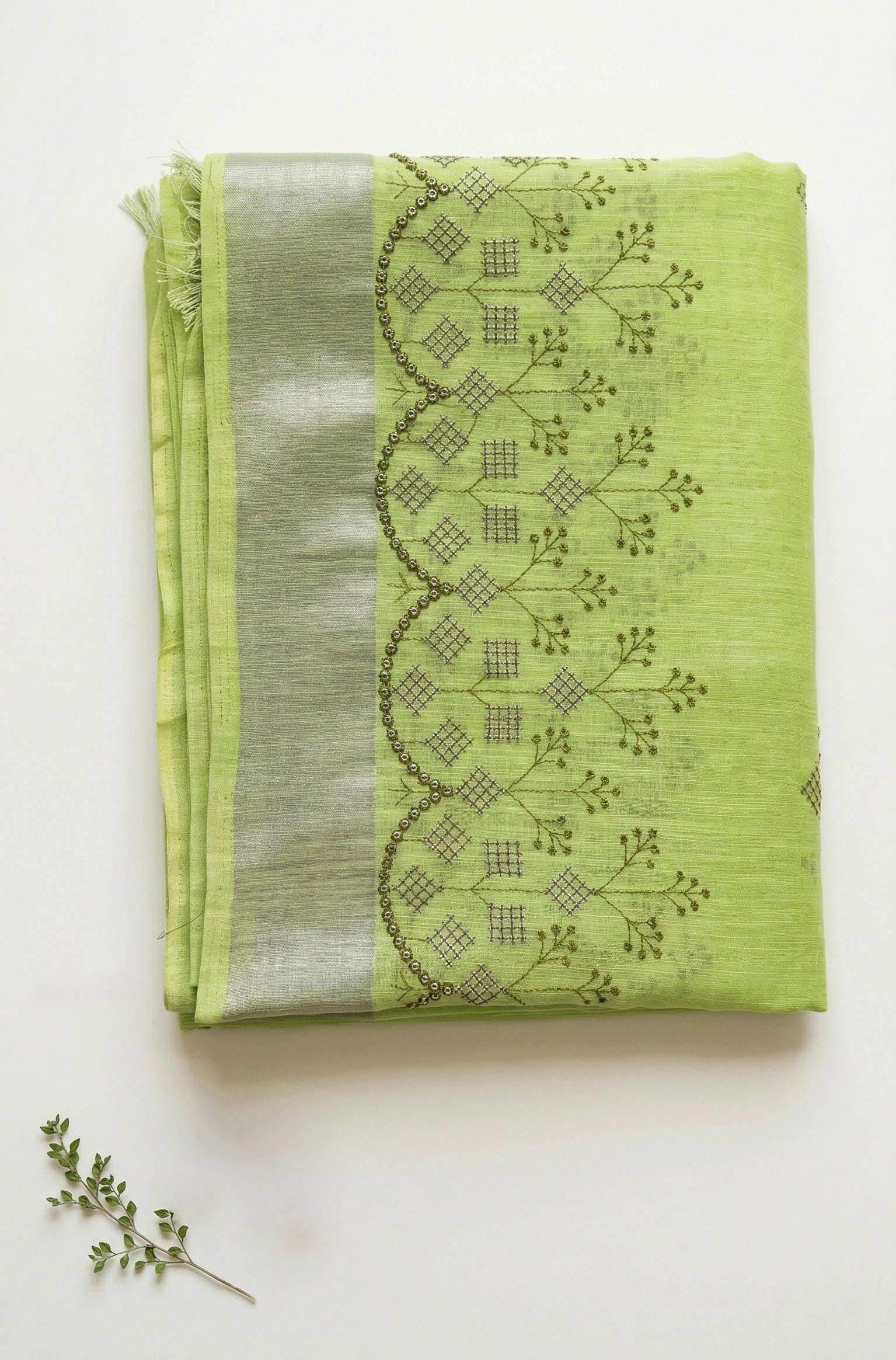 Soft linen saree with embroidered border