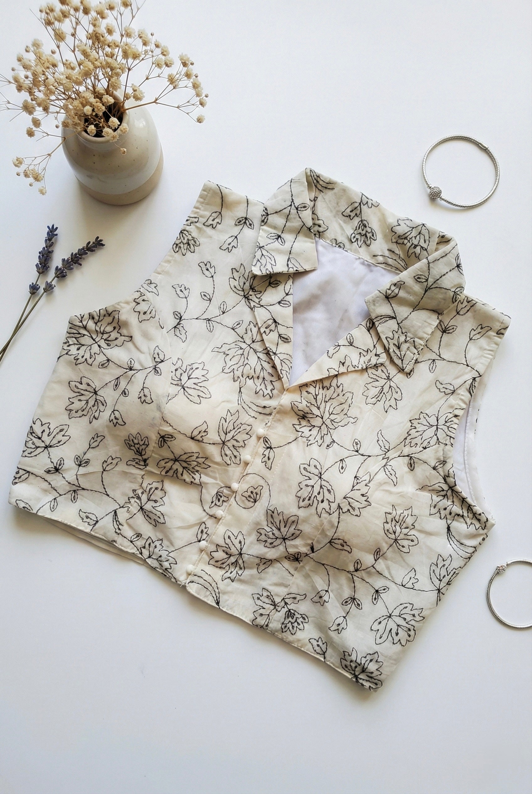 Khadi collared blouse in leaves embroidery