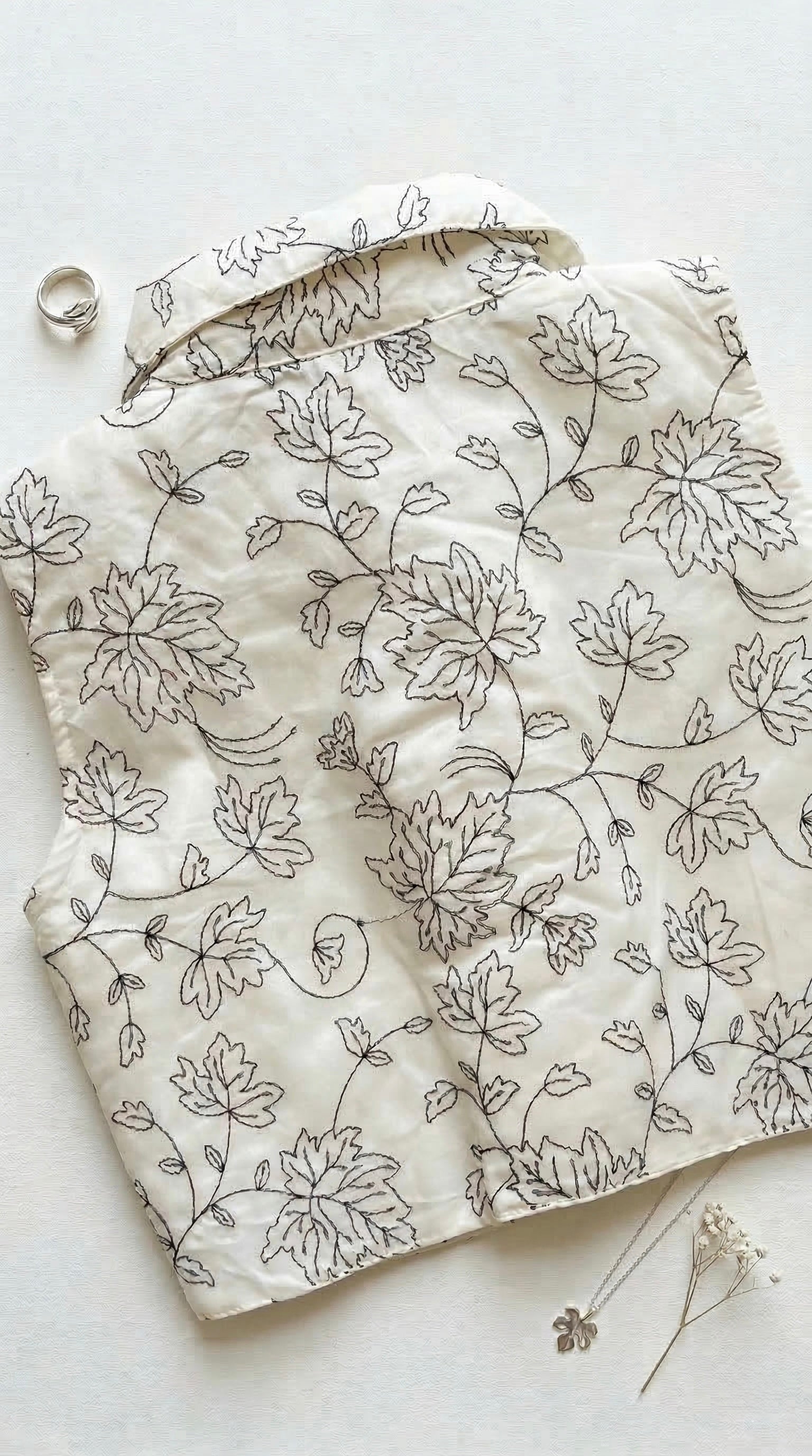 Khadi collared blouse in leaves embroidery