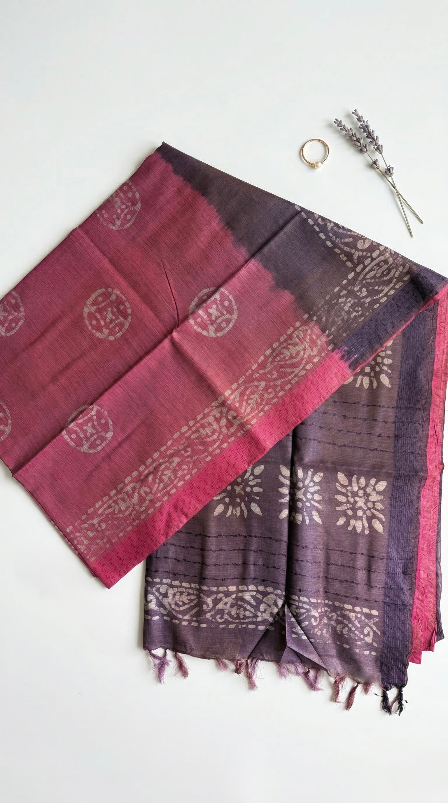 Semi tussar tissue saree in batik print