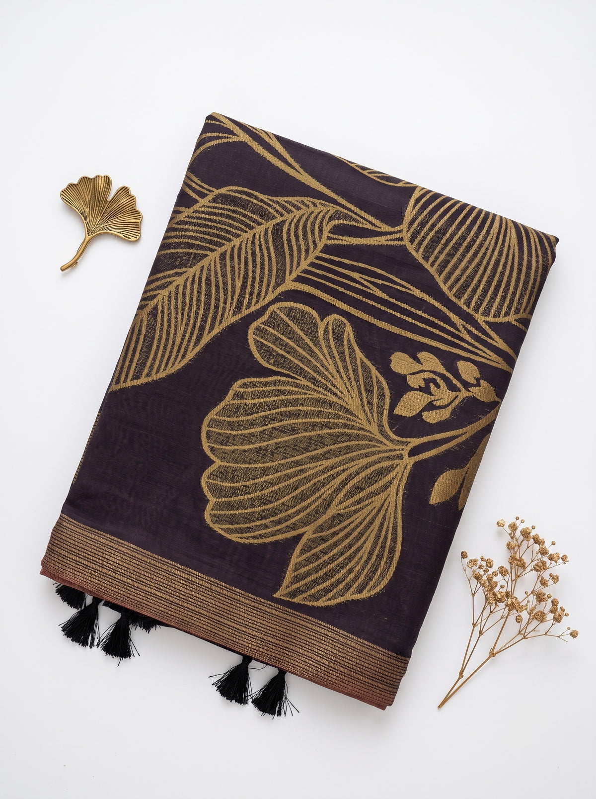 Jyothi-Jute Saree with contrast pallu and large floral motifs
