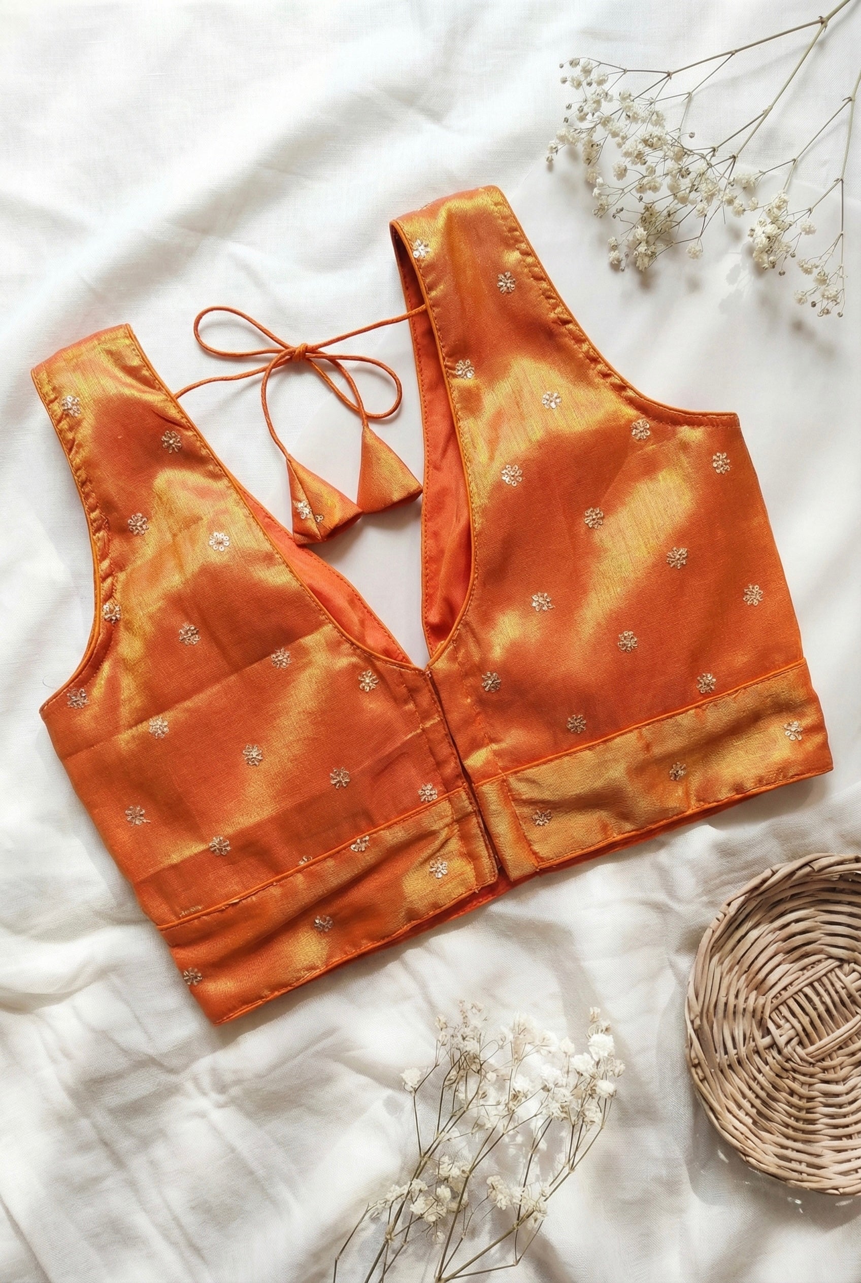 Tissue V-neck blouse with motifs