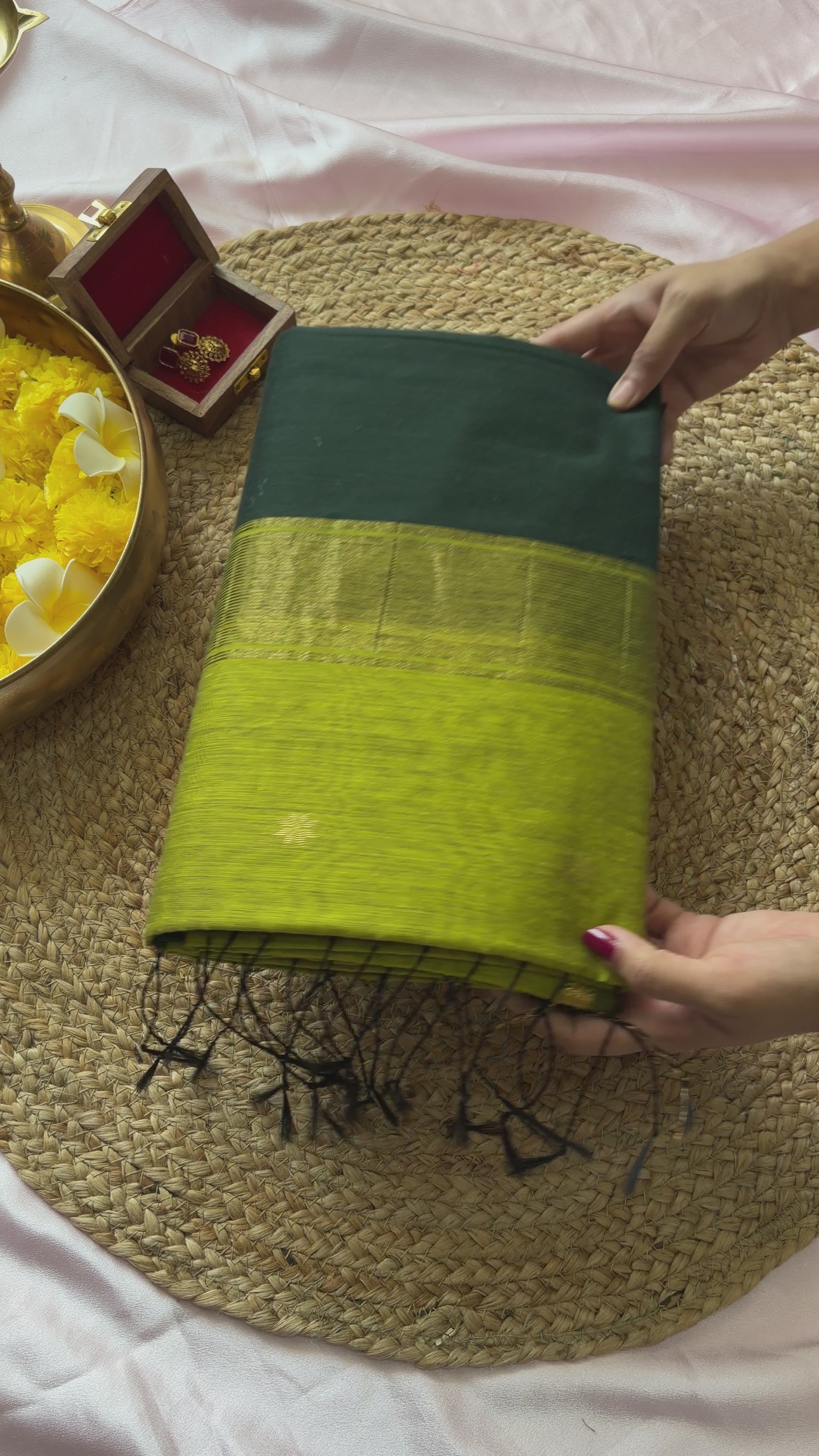 Veda - Maheswari Cotton Silk Saree - Pine Green and Olive Contrast Pallu