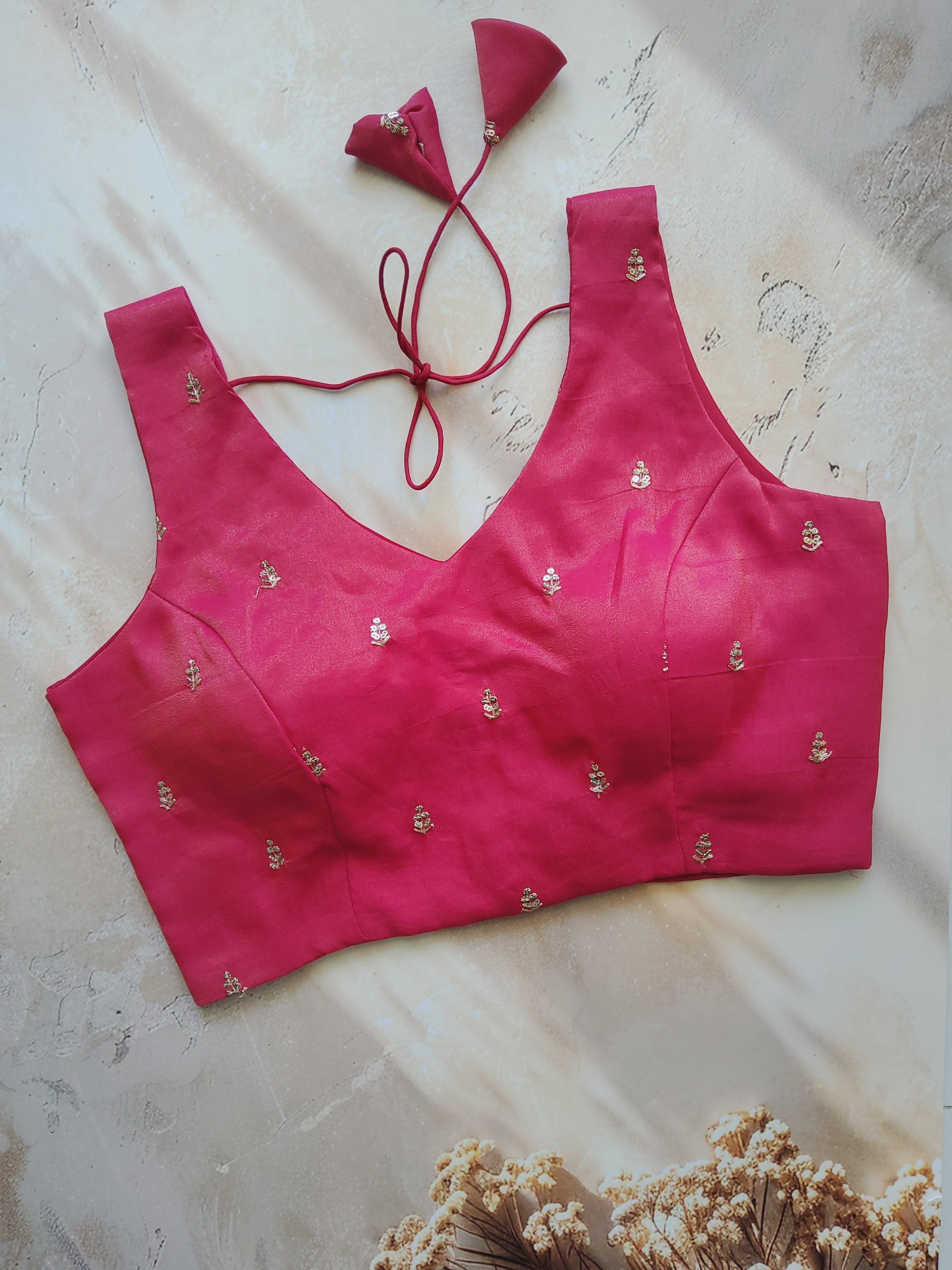 Tissue blouse with small motifs